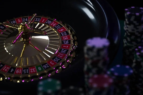 Baccarat table dealer card handling
